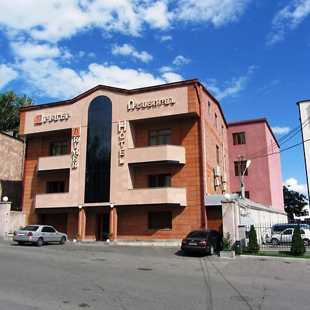 Primer Hotel Erivan Exterior foto