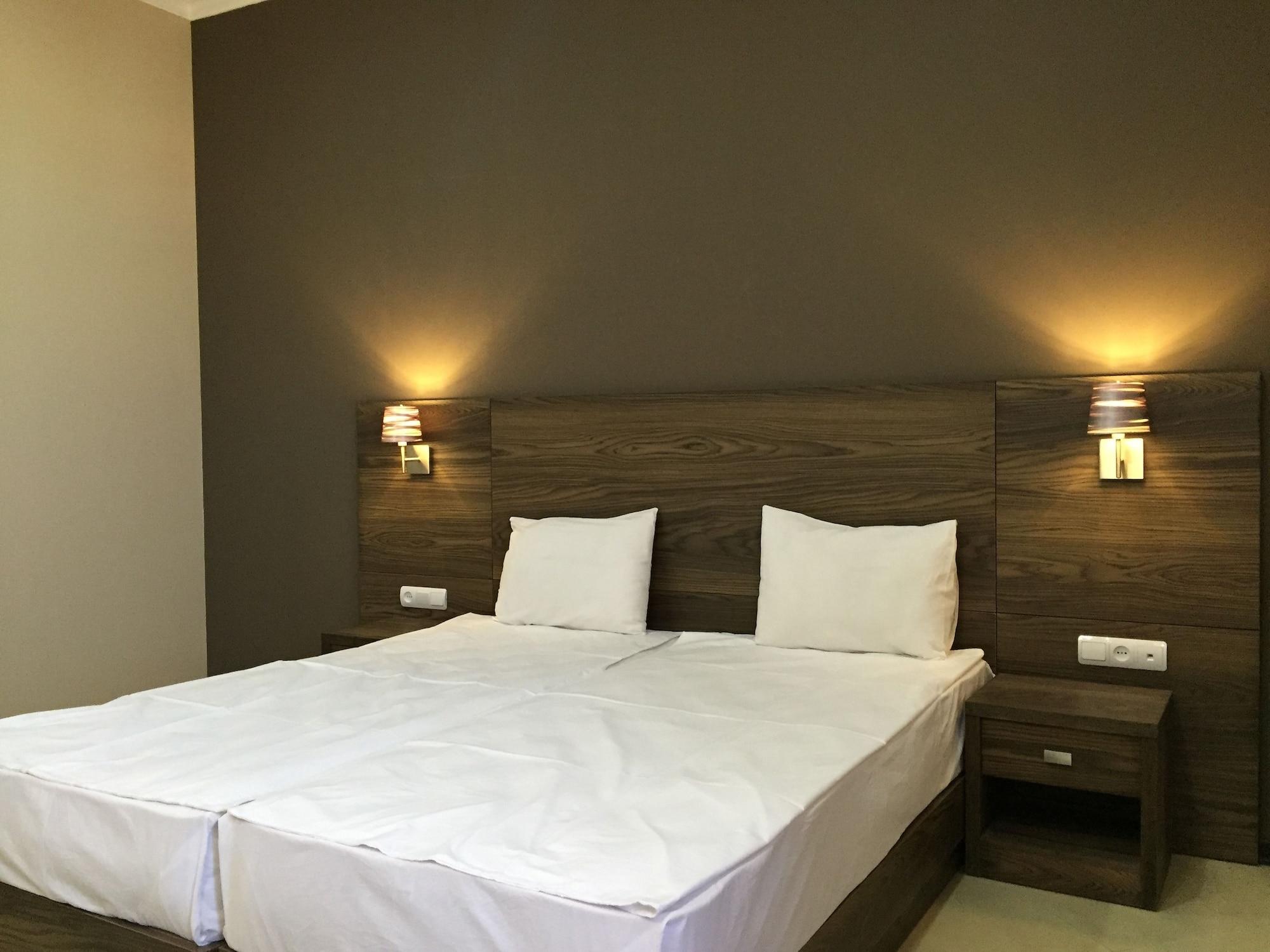 Primer Hotel Erivan Exterior foto