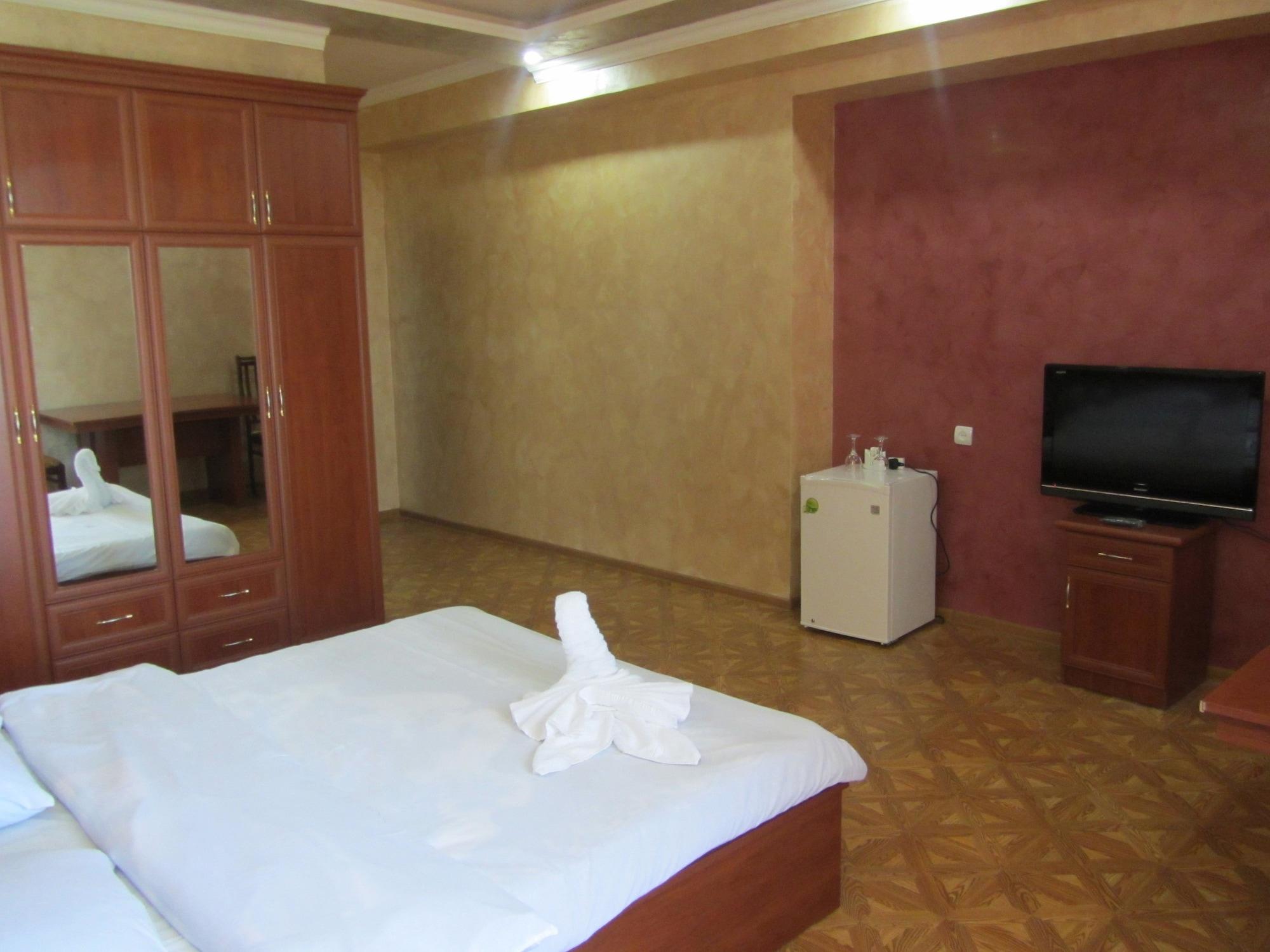 Primer Hotel Erivan Exterior foto