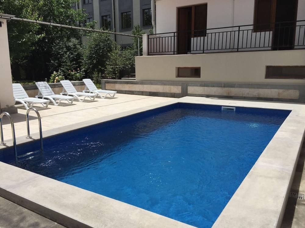 Primer Hotel Erivan Exterior foto