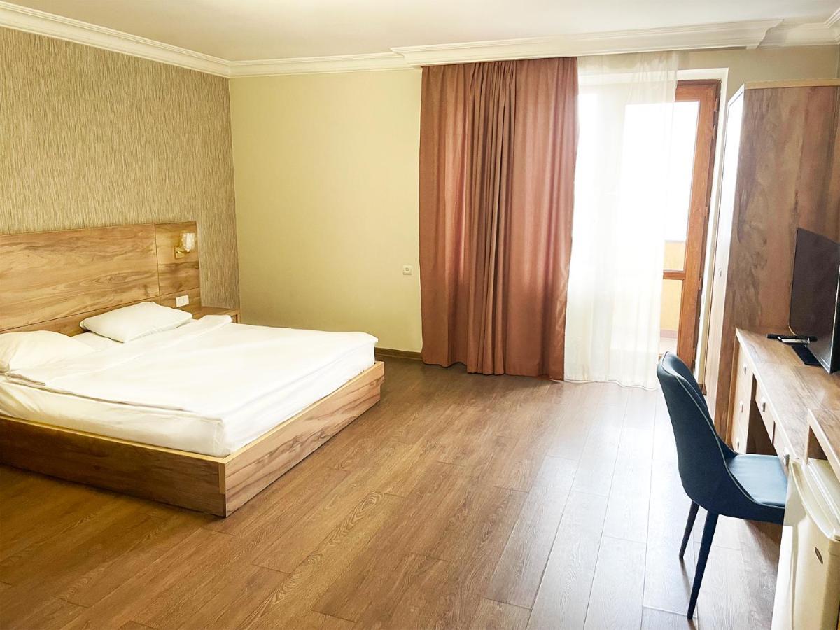 Primer Hotel Erivan Exterior foto