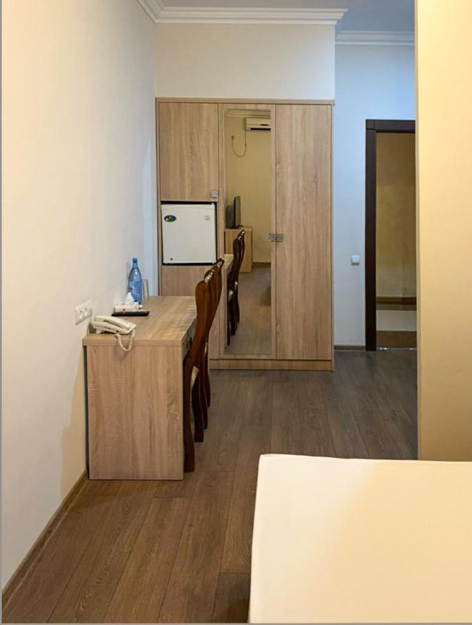 Primer Hotel Erivan Exterior foto