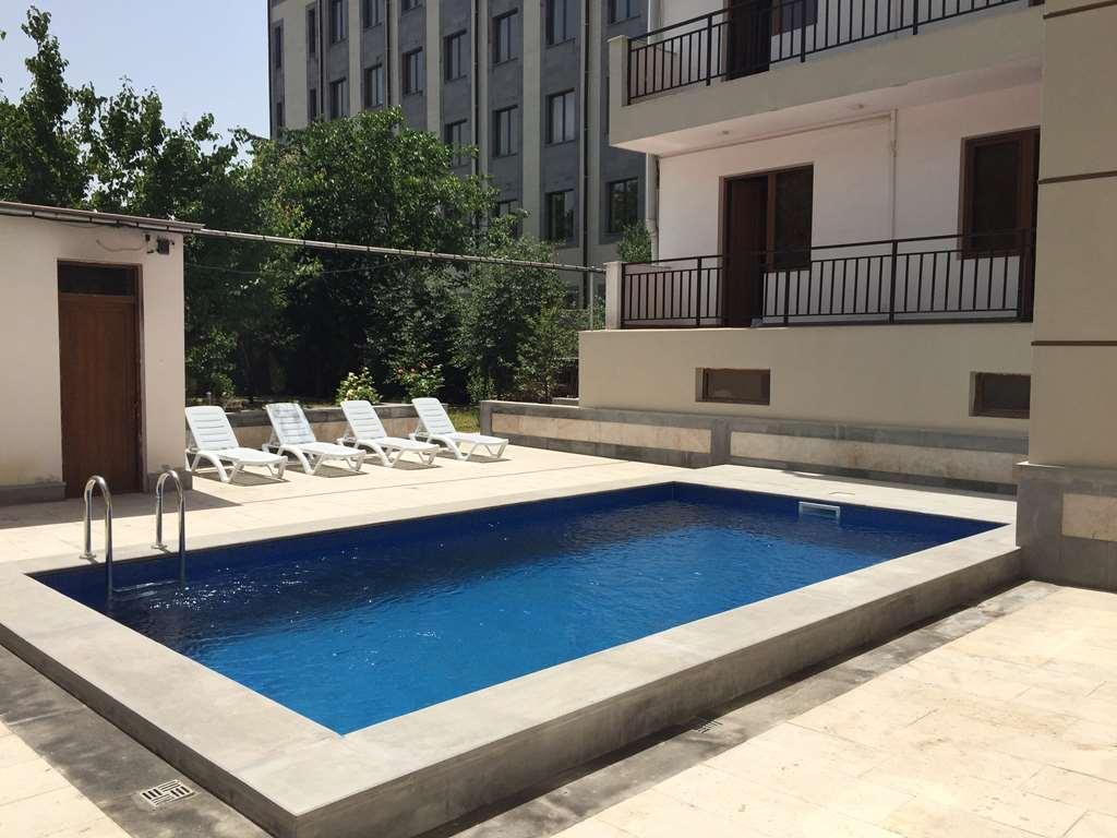 Primer Hotel Erivan Einrichtungen foto